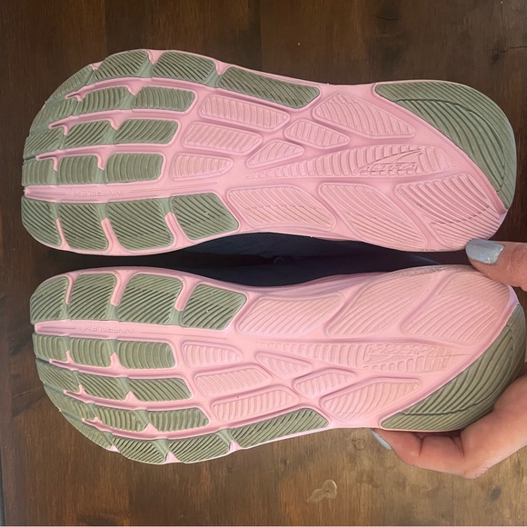 Altra Rivera 4 - Picture 7 of 7